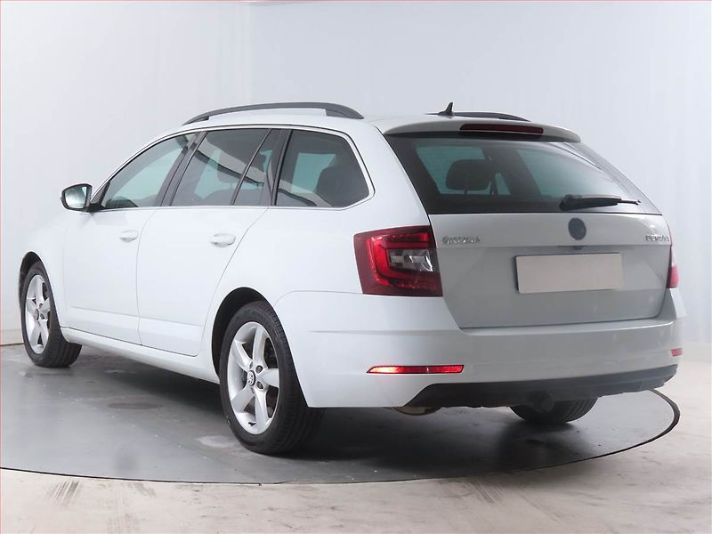 Škoda Octavia (2018) Ambition Plus 1.5 TSI, Navi - fotka 4 z 17