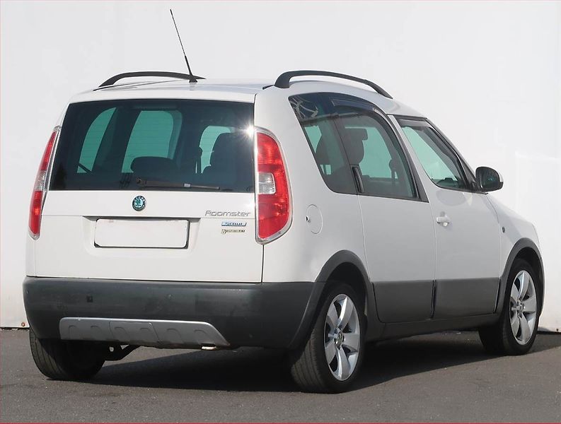 Škoda Roomster (2013) Scout 1.2 TSI, ČR,1.maj - fotka 5 z 18
