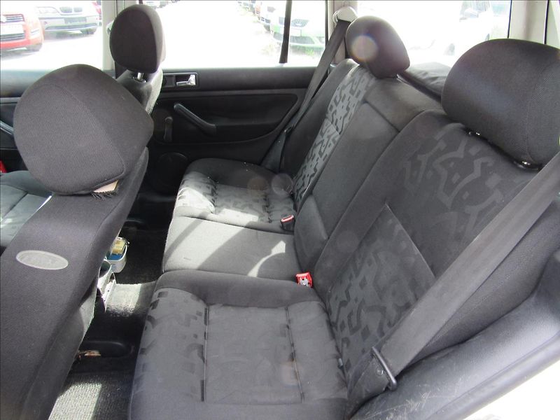 Volkswagen Golf 1,9 SDI 50kW Combi - fotka 10 z 23