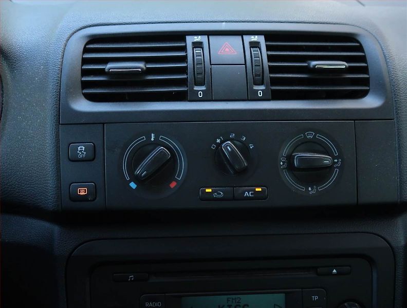 Škoda Fabia (2013) 1.2 TSI, po STK, udržované - fotka 15 z 18