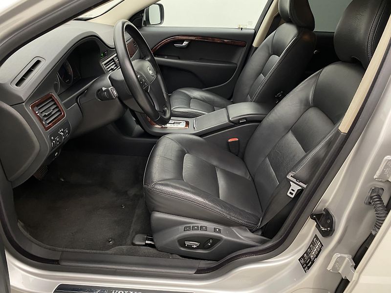 Volvo XC70 3.2 AWD MOMENTUM AUT CZ - fotka 3 z 42