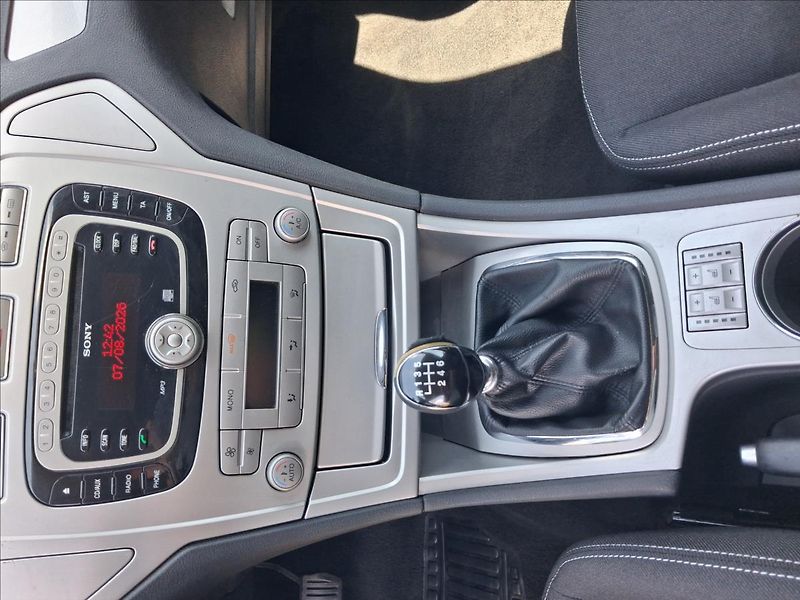 Ford Mondeo 2,0 103kw - fotka 11 z 13