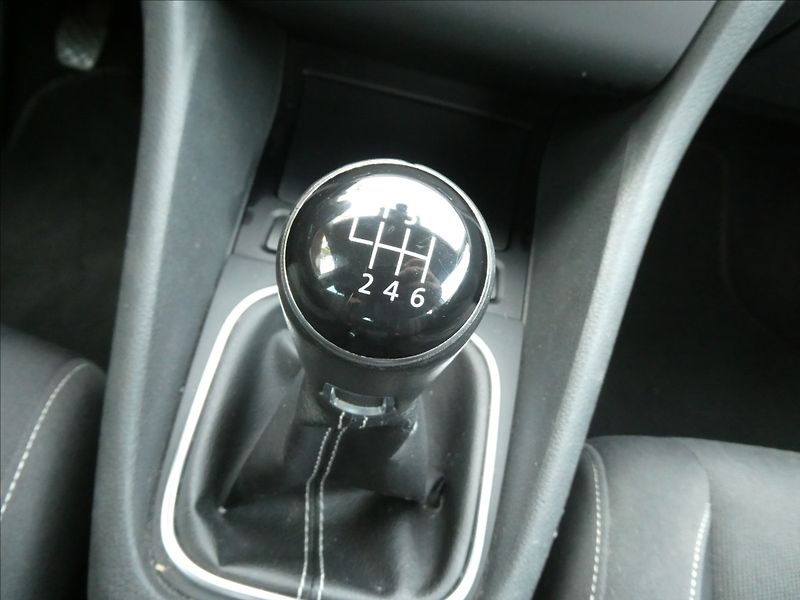 Volkswagen Golf 1,2 TSi 77kW MATCH serviska - fotka 29 z 45