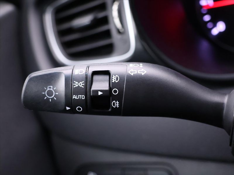 Kia Carens 1,7 CRDi 85kW CZ Comfort 2.Maj - fotka 16 z 29