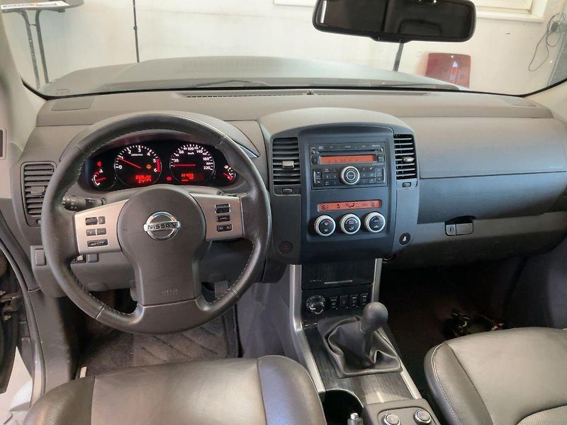 Nissan Pathfinder 2.5 dCi LE 140Kw manuál  - fotka 17 z 26