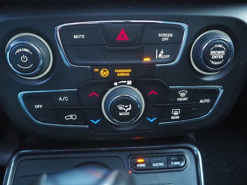 Jeep Compass (2021) 1.3iPHEV 4Xe 177kW S AT,PANO - fotka 33 z 36