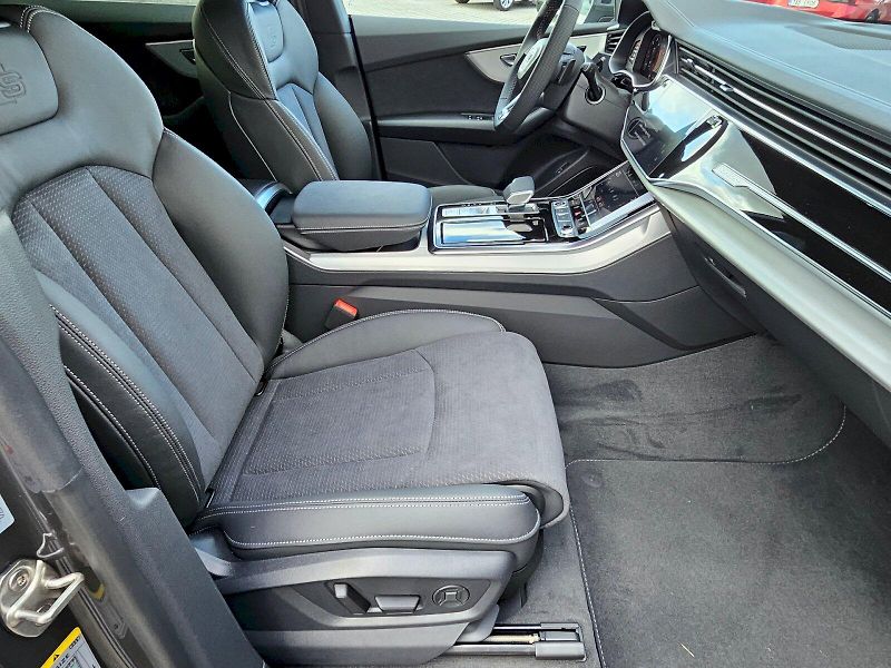 Audi Q8 (2025) 50 TDI 210kW quattro - fotka 25 z 32