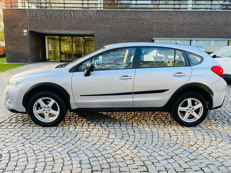 Subaru XV 1.6i 4x4 MAN SENZORY SERVISKA - fotka 19 z 36