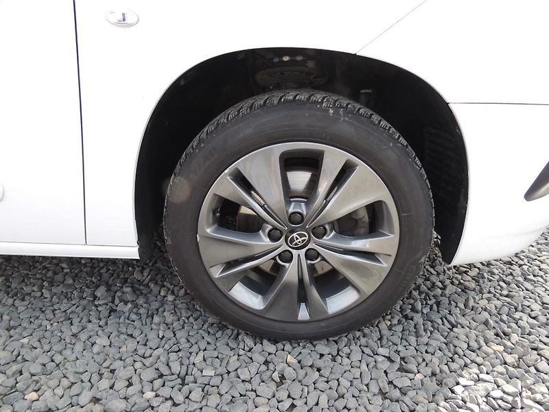 Toyota ProAce City Verso (2023) 1.2T,81kw,Family,7míst,1maj.ČR - fotka 18 z 76