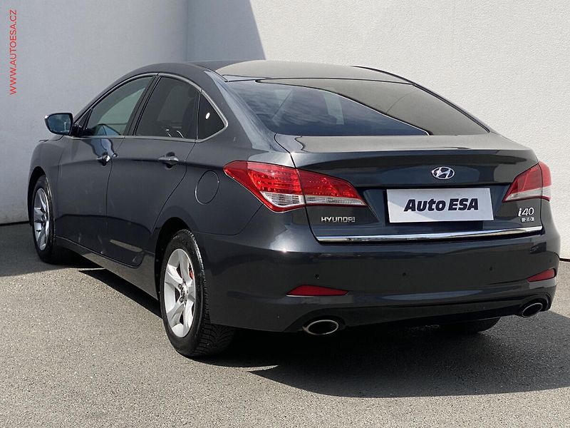 Hyundai i40 (2013) 2.0GDi, AC, park.asist - fotka 6 z 17