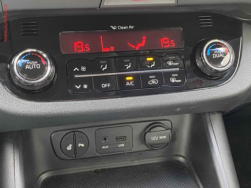 Kia Sportage (2015) 1.6 GDi, AC, TZ, navi - fotka 15 z 19