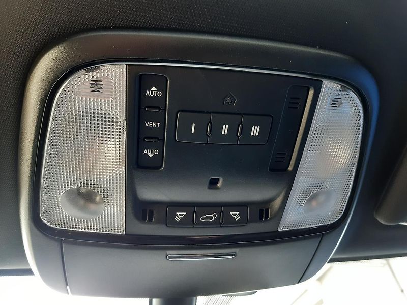 Dodge Durango (2026) 5,7 V8 HEMI  R/T 4x4 - fotka 48 z 48
