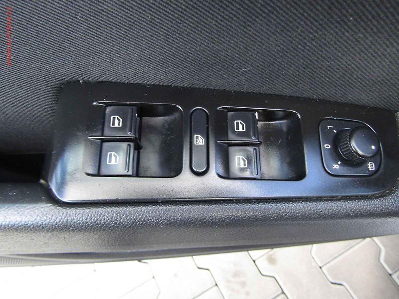 Škoda Superb (2010) 2.0 TDi, Ambition, TZ, xenon - fotka 12 z 20
