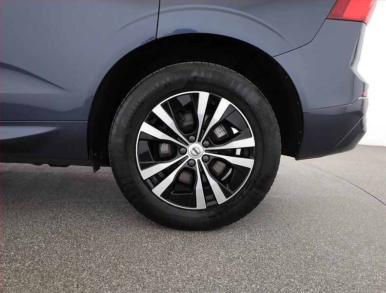 Volvo XC60 (2021) Momentum B4 AWD - fotka 19 z 20