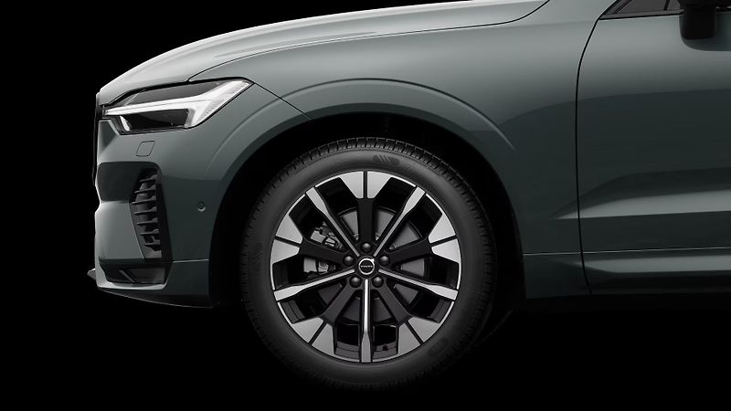 Volvo XC60 (2026) ULTRA DARK, B5 AWD, 184+10 kW - fotka 4 z 10