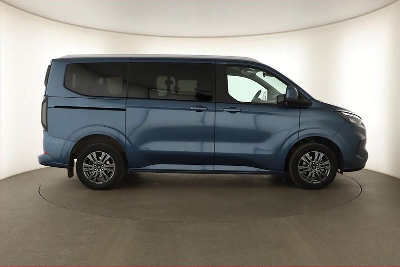 Ford Tourneo Custom (2025) 2.0 EcoBlue - fotka 6 z 15