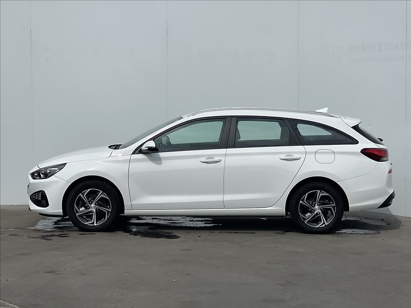 Hyundai i30 1,5 CVVT Combi Comfort - fotka 2 z 23