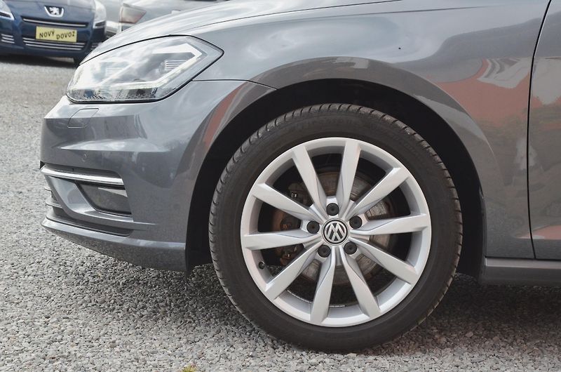 Volkswagen Golf (2017) 2.0 TDi 110kW HIGHLINE / LED - fotka 7 z 38