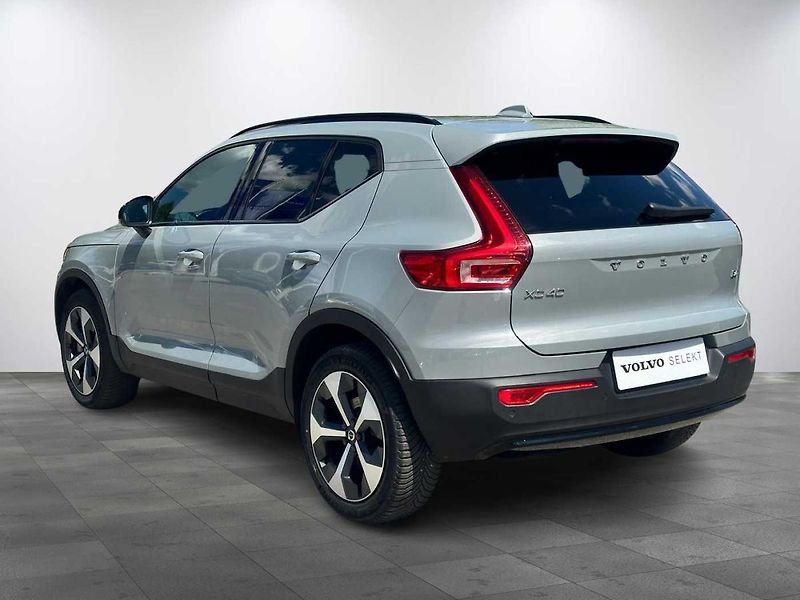Volvo XC40 PLUS DARK B4 145kW, BLIS, ACC - fotka 4 z 16
