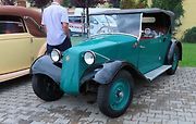 Pálavský Oldtimer přilákal na Břeclavsko desítky elegantních veteránů