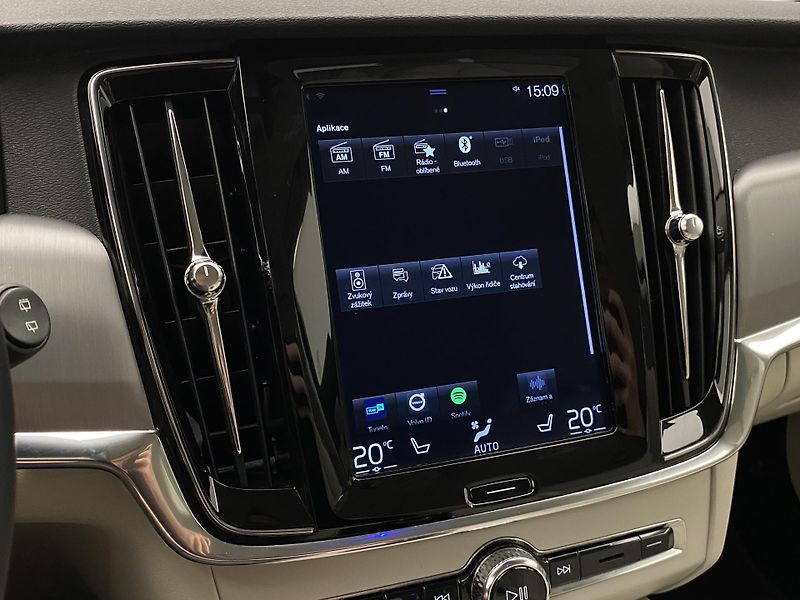 Volvo V90 D4 MOMENTUM AUT - fotka 39 z 48
