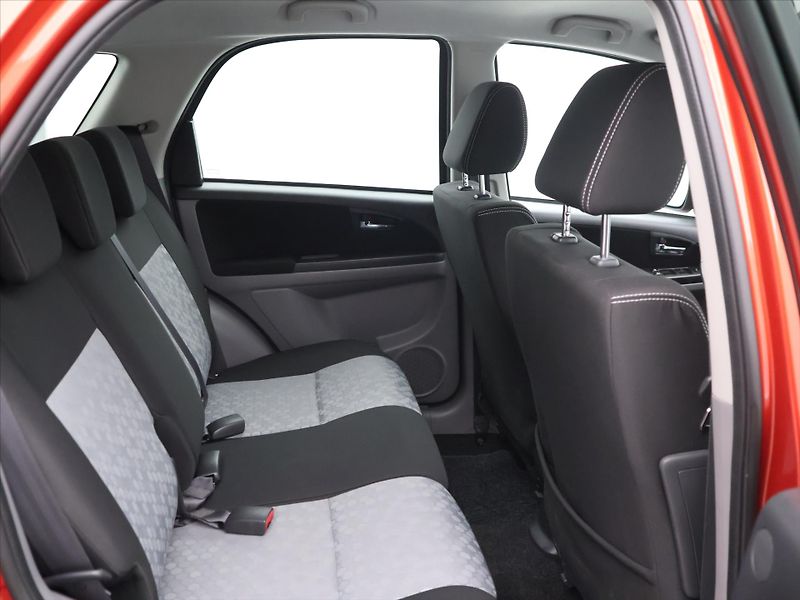 Suzuki SX4 1,6 VVT 88kW Navi 4x4 CZ - fotka 12 z 32
