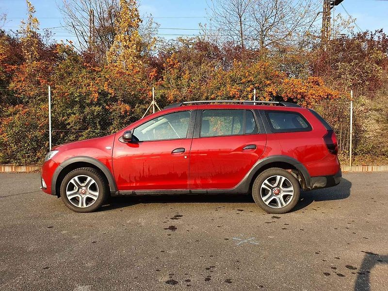 Výhodně koupíte třeba Dacii Duster, která na podzim plošně zlevnila o 15 tisíc korun.