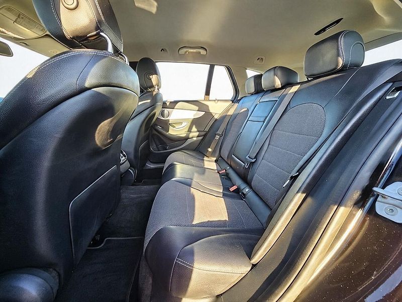 Mercedes-Benz Třídy C (2016) C220D 125kW 4MATIC 7G AIRMATIC - fotka 47 z 50