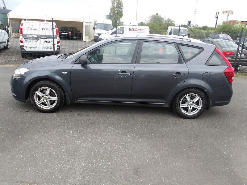 Kia Ceed 1,4i ČR ! NAJ.94000 km !!! Ser - fotka 3 z 34