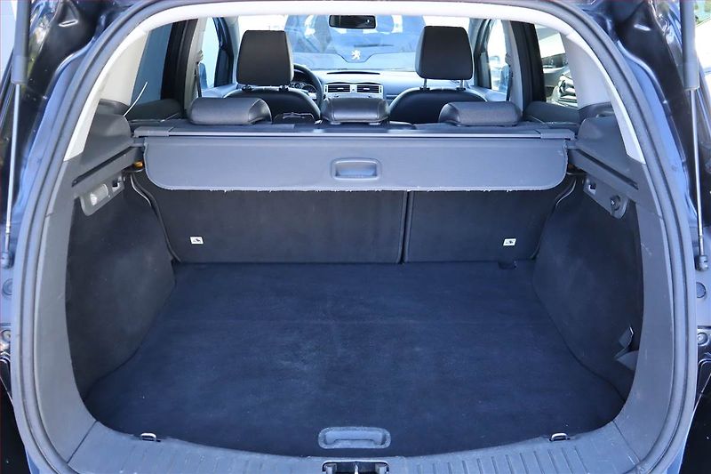 Ford Kuga (2010) 2.0 TDCi, 4X4, Tempomat - fotka 14 z 20