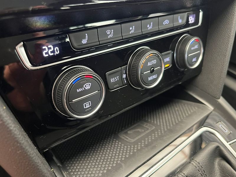 Volkswagen Passat 2.0 TDi LED SVĚTLA, rezervace - fotka 90 z 96