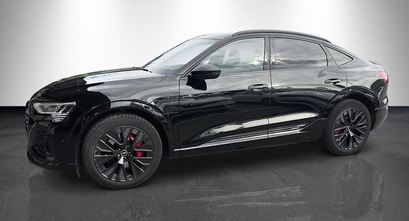 Audi Q8 e-tron 55 Sportback Q 360 Matrix Pano - fotka 2 z 36