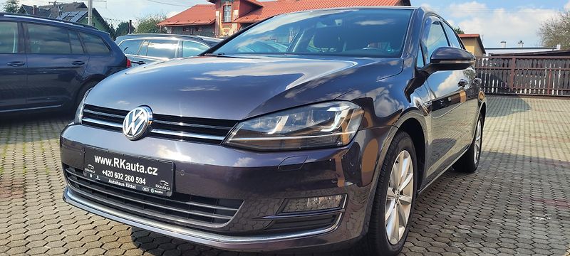 Volkswagen Golf (2015) 7 1,2 TSi 81kW benzín Lounge - fotka 1 z 35