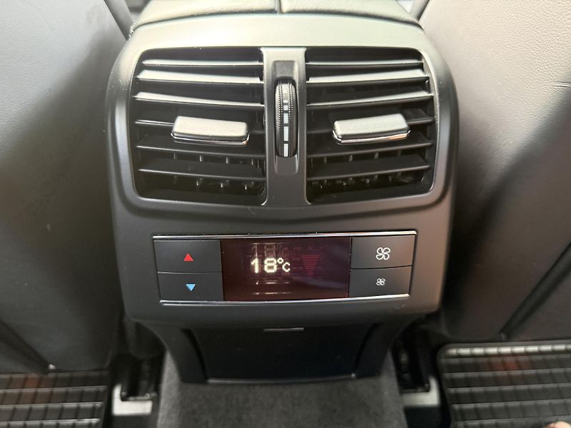 Mercedes-Benz Třídy E 220D  BlueTec 4MATIC TAŽNÉ - fotka 22 z 33