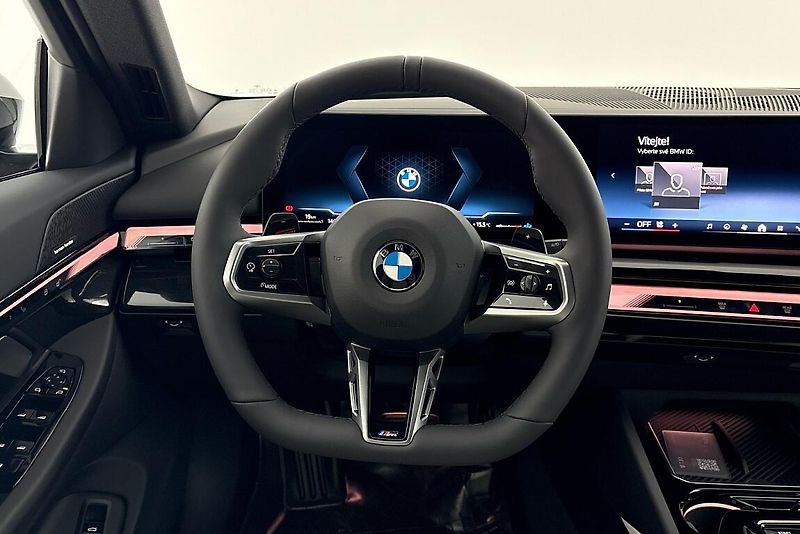 BMW Řada 5 540d xDrive Touring - fotka 14 z 16
