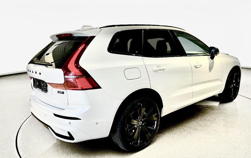 Volvo XC60 (2026) B5 PLUS BLACK + 4SERVIS/ZÁRUKA - fotka 7 z 18