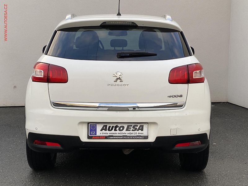 Peugeot 4008 (2016) 1.6 HDi 4x4, Style, xenon - fotka 5 z 19