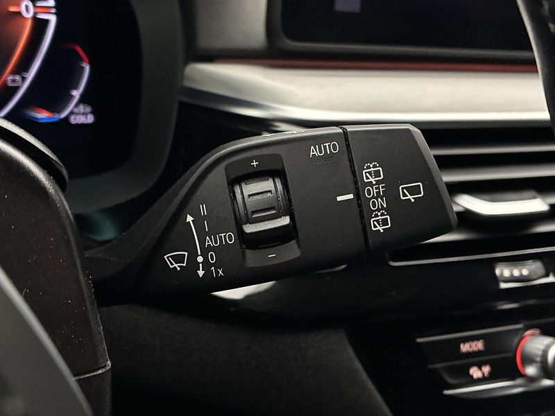 BMW Řada 5 3,0 540i 245kW xDrive DPH - fotka 20 z 34