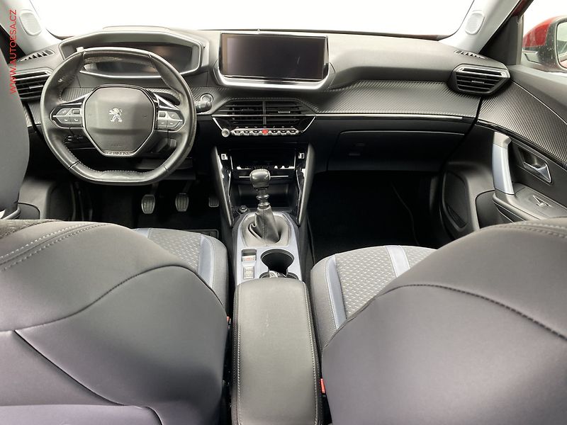 Peugeot 2008 (2020) 1.2PT, Allure, LED, navi - fotka 8 z 17