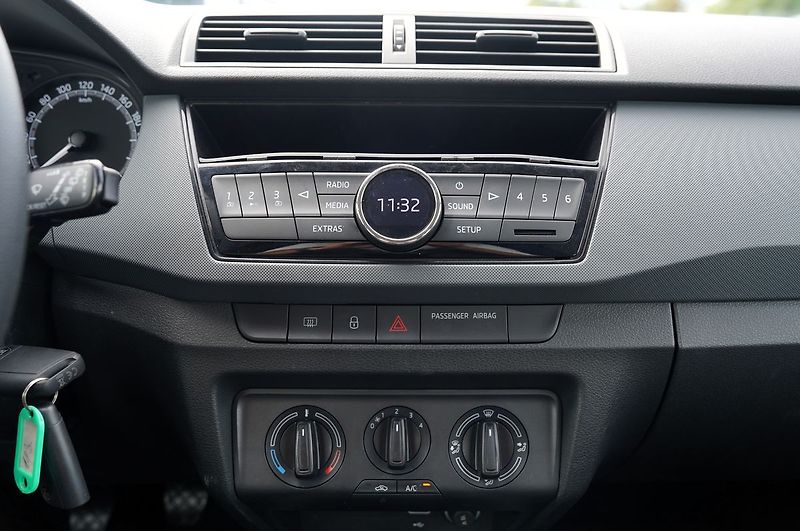 Škoda Fabia 1.0 MPI  75 PS/10.400 km !!!! - fotka 32 z 33