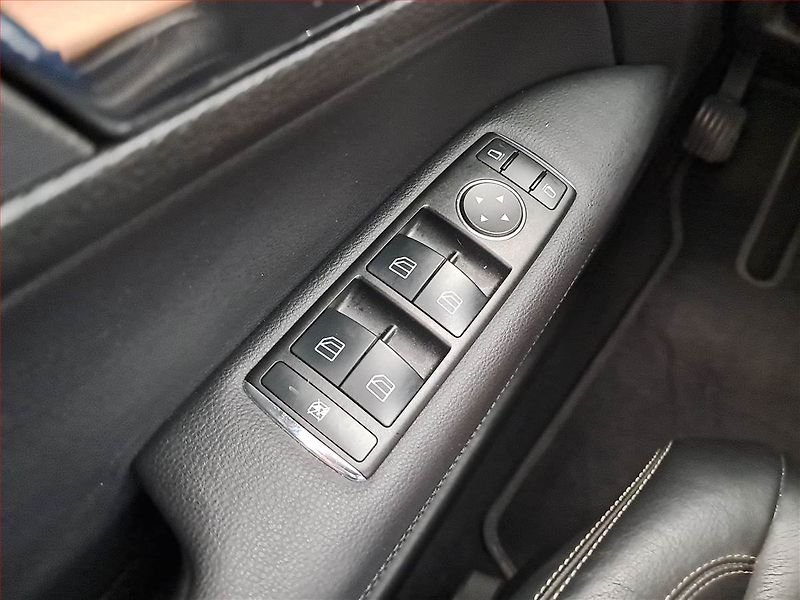 Mercedes-Benz Třídy E (2010) E 250, Automat, Kůže, Navi - fotka 17 z 22