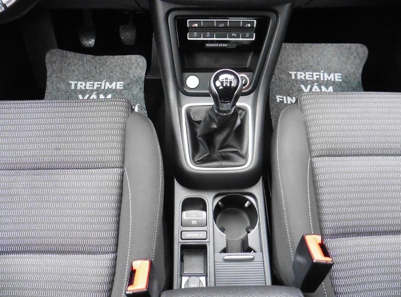 Seat Alhambra 2.0 TDi Xcellence Navi 7.mist. - fotka 16 z 19