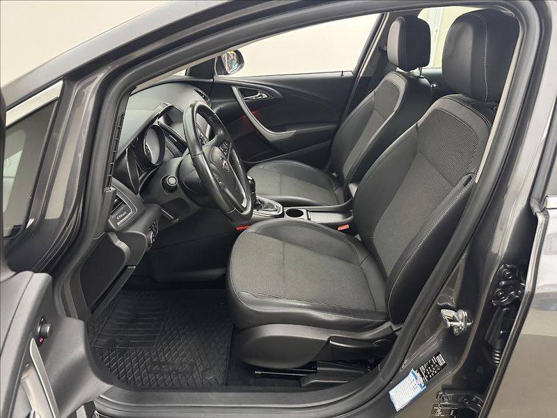 Opel Astra 1,4 103kW 2X KOLA AC 1.MAJ ČR - fotka 32 z 37