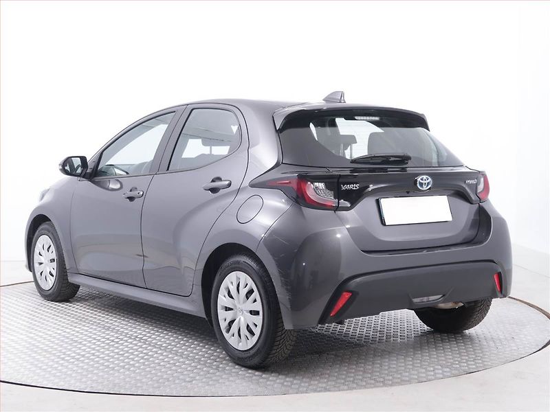 Toyota Yaris (2022) 1.5 VVT-i Hybrid, Automat - fotka 4 z 19