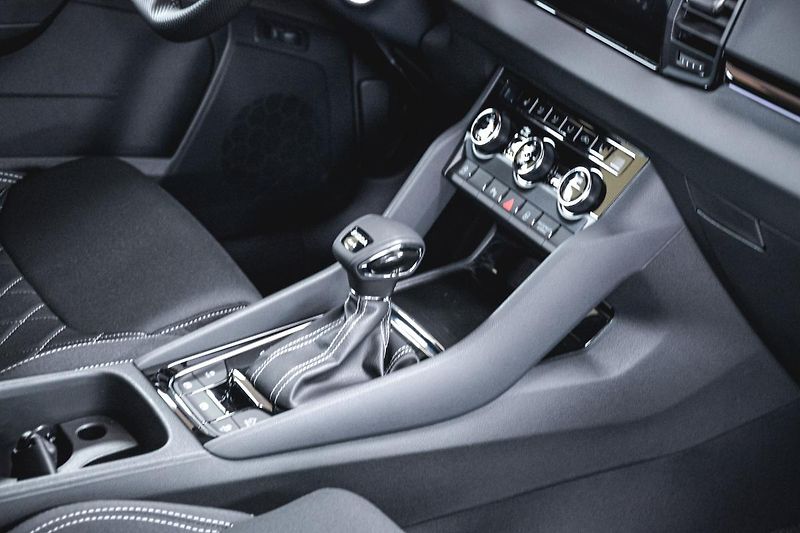 Škoda Karoq 2,0Tdi Exclusive 7ST DSG 4x4 Z - fotka 21 z 33