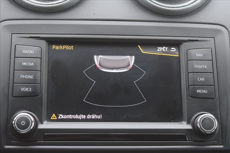 Seat Ibiza 1,2 i 66KW FR-LINE NÍZKÉ KM - fotka 32 z 39