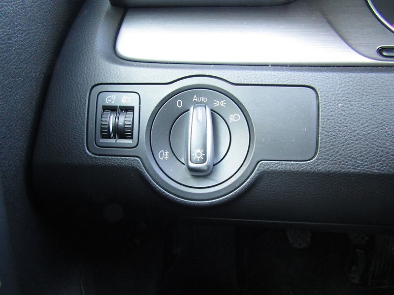 Volkswagen Passat (2011) 1.6 TDI 77kW - fotka 31 z 45