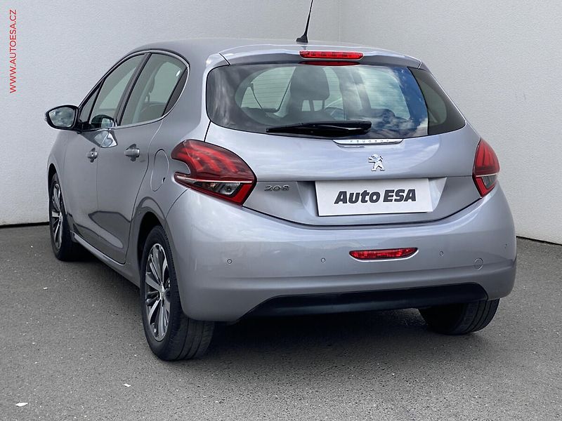 Peugeot 208 (2019) 1.2PT, Allure, navi - fotka 6 z 15