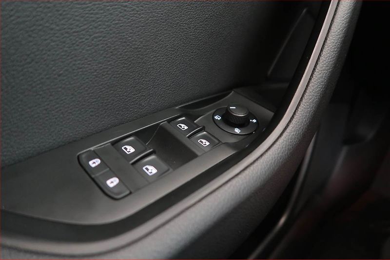 Škoda Superb (2018) 2.0 TDI, Automat, Navi - fotka 16 z 17