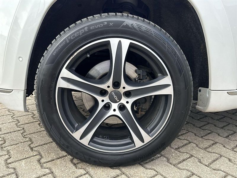 Jeep Grand Cherokee (2017) 3.0 CRD AWD Aut. Summit - fotka 31 z 35